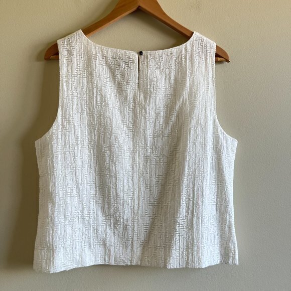 Vince Camuto White Rayon Eyelet Tank Top Blouse Size L Lined Keyhole Back - Picture 5 of 5